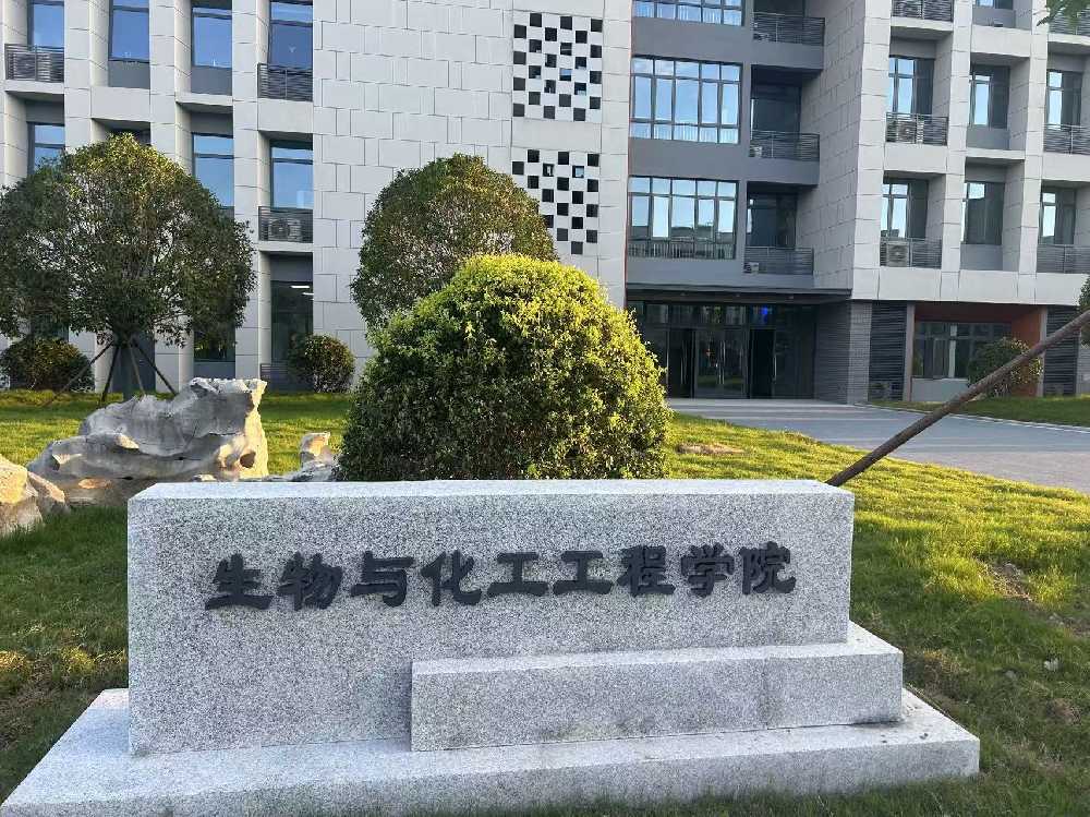 长顺县扬州职业大学体育场高杆灯项目
